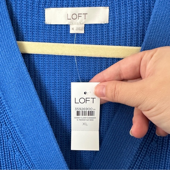 NWT LOFT 💙 Ribbed Pleated Shoulder V-Neck Cardigan - Picture 3 of 6